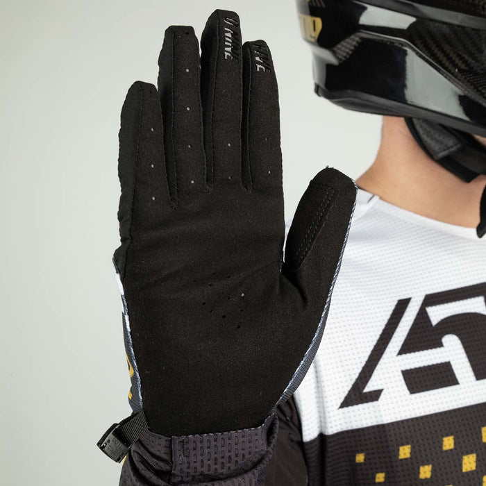 509 509 4 Low Gloves Speedsta Black GoldSM